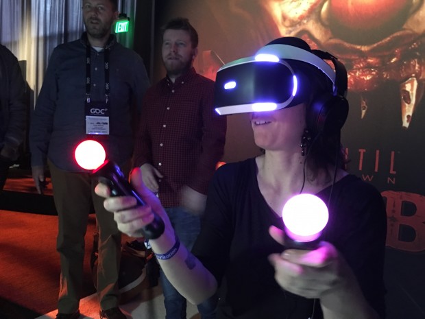 Playstation VR im Einsatz mit der Bewegungssteuerung Move. (Foto: Golem.de / Peter Steinlechner)